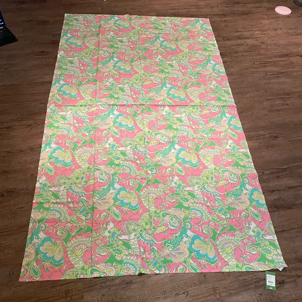 NWT Lilly Pulitzer GWP Tablecloth Chin Chin